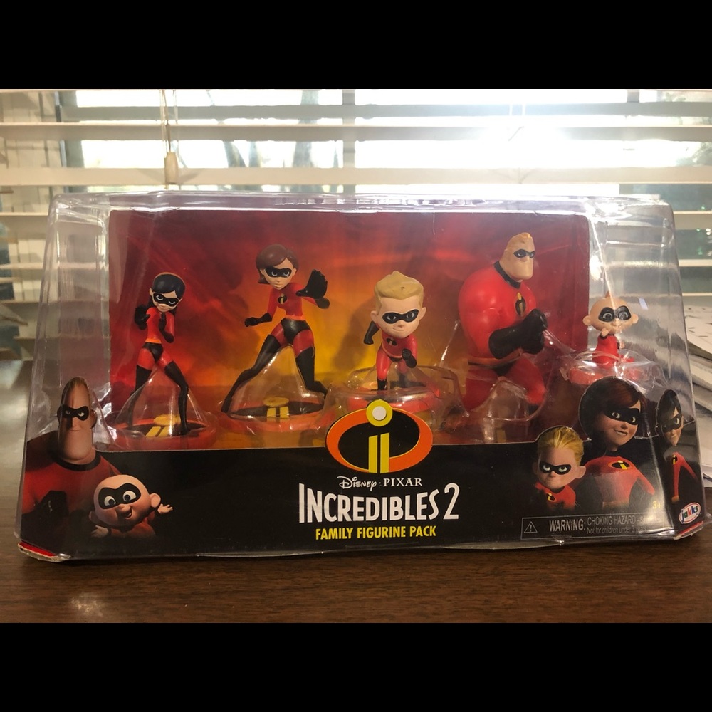 Incredibles II family figurine pack.